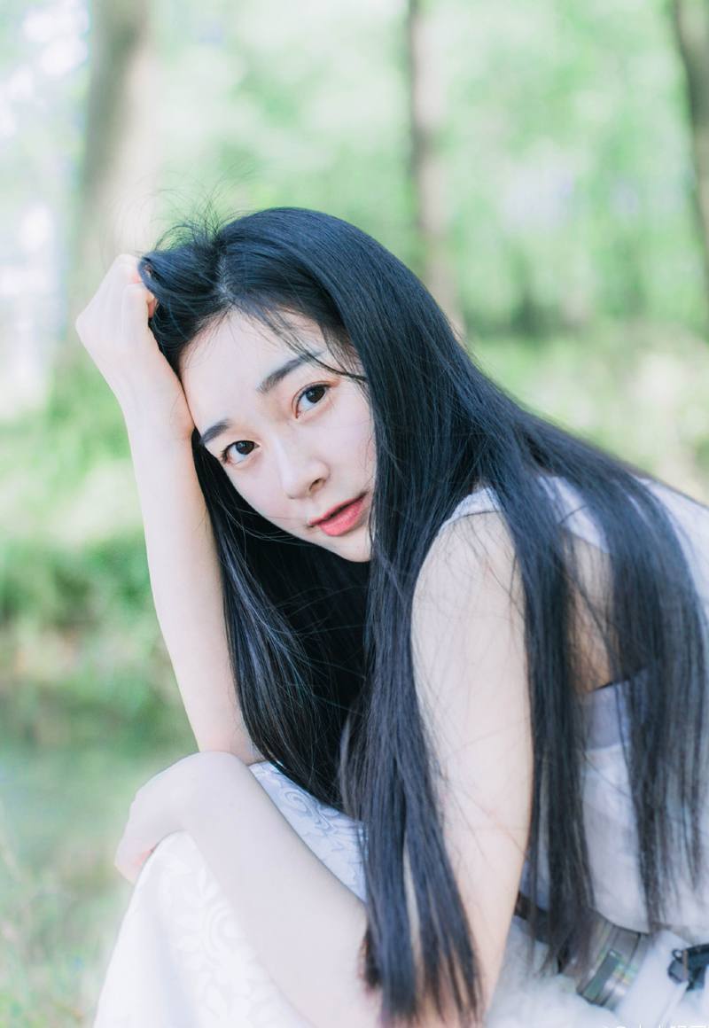 “夫君，那……他是你杀的吗？”鬼使神差的，小乔抬头问了一句。